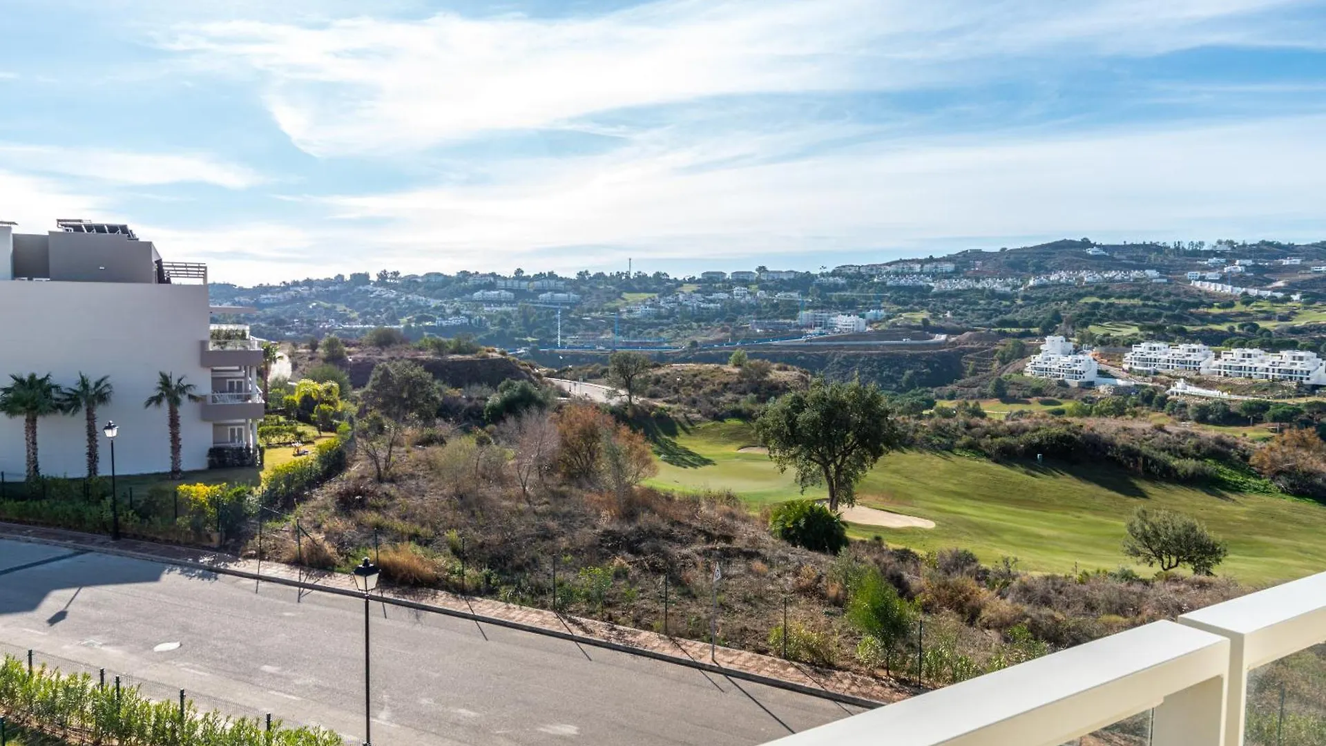 Serenity In Style: Luxury La Cala Golf Getaway لا كالا ذي ميخاس شقة